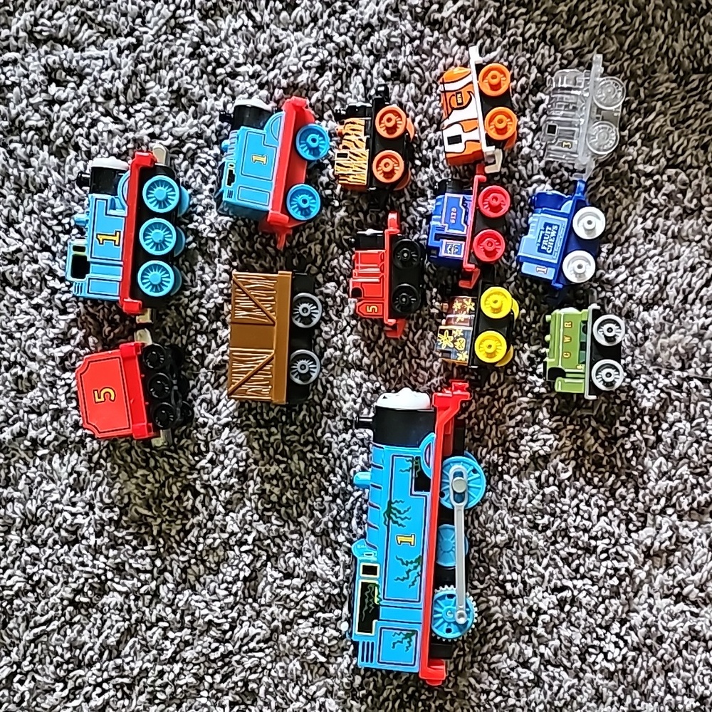 AWESOME THOMAS TANK ENGINE COLLECTIBLES MINI MOTORISED ETC